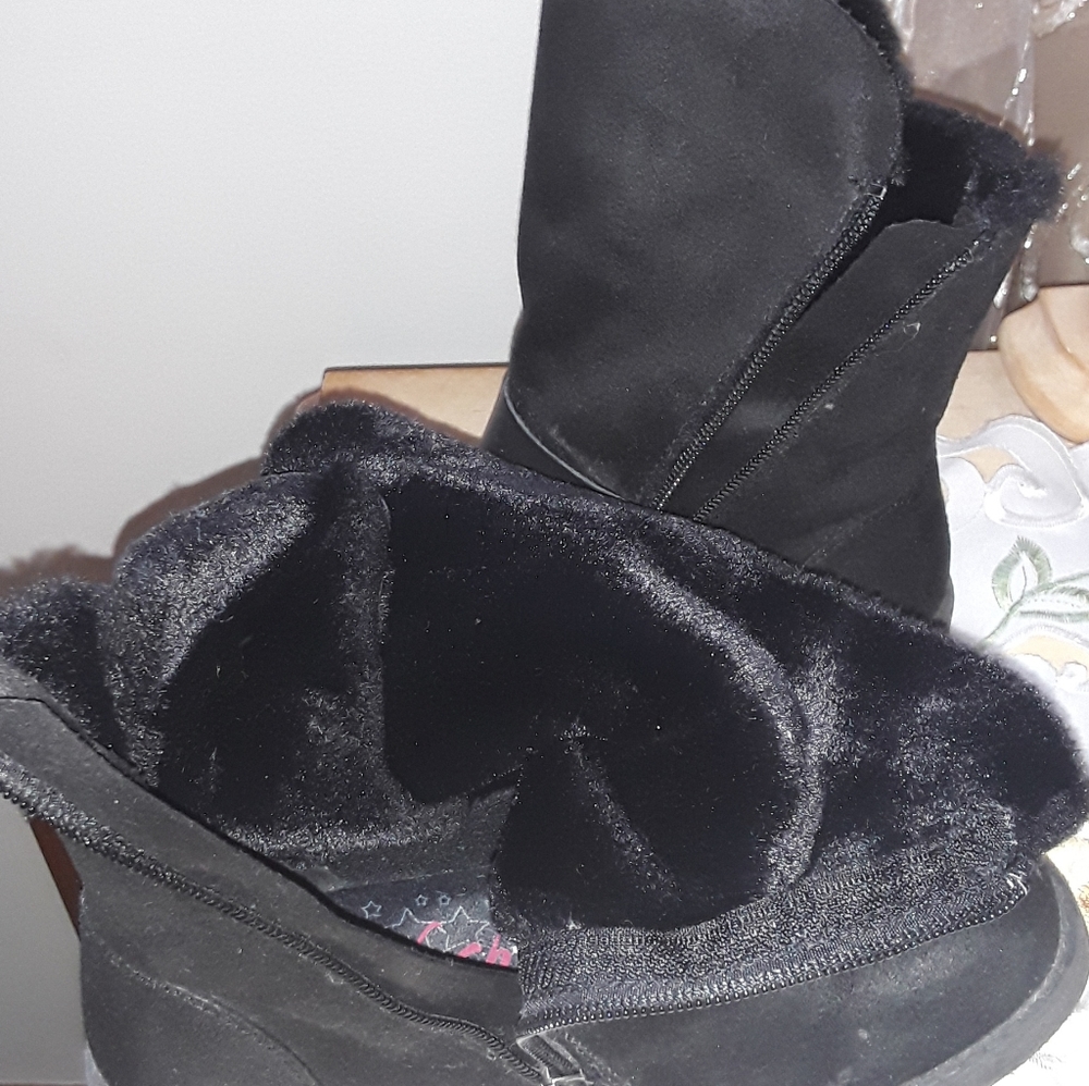 Girls black boots